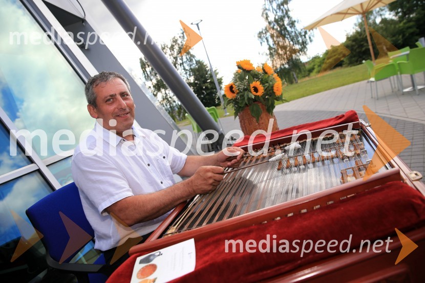  Andi Sobočan, cimbalistNa stolpu Vinarium Lendava odprli razstavo pomurske lončene posode