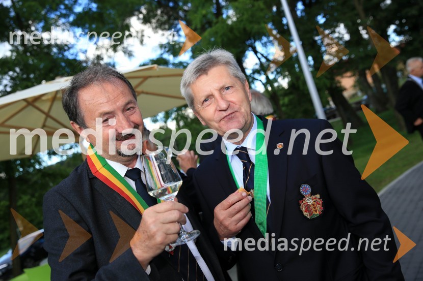  Franc Cipot, zakladnik, Legatura za Pomurje, Evropski red vitezov vina, Konzulat za Slovenijo ;  Andrej Šajnovič, Drugi legat, Legatura za Pomurje, Evropski red vitezov vina, Konzulat za SloveniijoNa stolpu Vinarium Lendava odprli razstavo pomurske lončene posode