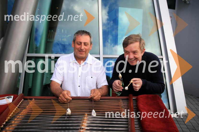  Andi Sobočan, cimbalist;  Marjan Dora, novinar, urednikNa stolpu Vinarium Lendava odprli razstavo pomurske lončene posode