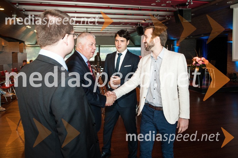  Peter Tomšič, predsednik uprave, Mladinska knjiga Založba;  Marko Balažic, soavtor knjige Slovenija in pika!;   Ožbej Peterle, soavtor knjige Slovenija in pika!Slovenija in pika, predstavitev knjige