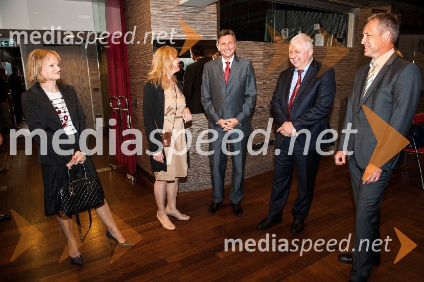  Nataša Kovač, generalna sekretarka Urada predsednika Republike Slovenije;  ... ;  Borut Pahor, predsednik Republike Slovenije;  Peter Tomšič, predsednik uprave, Mladinska knjiga Založba;  ... Slovenija in pika, predstavitev knjige