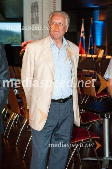  Tine Logar, dialektolog in jezikoslovecSlovenija in pika, predstavitev knjige