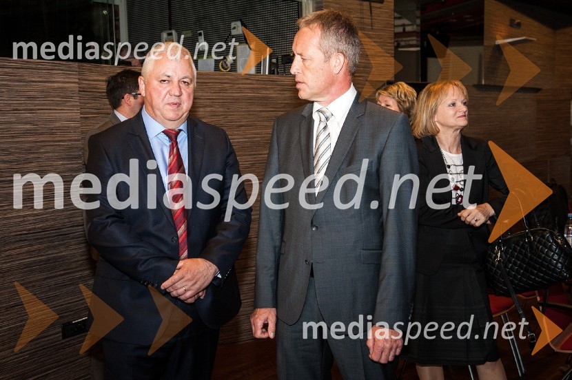  Peter Tomšič, predsednik uprave, Mladinska knjiga Založba;  ... Slovenija in pika, predstavitev knjige