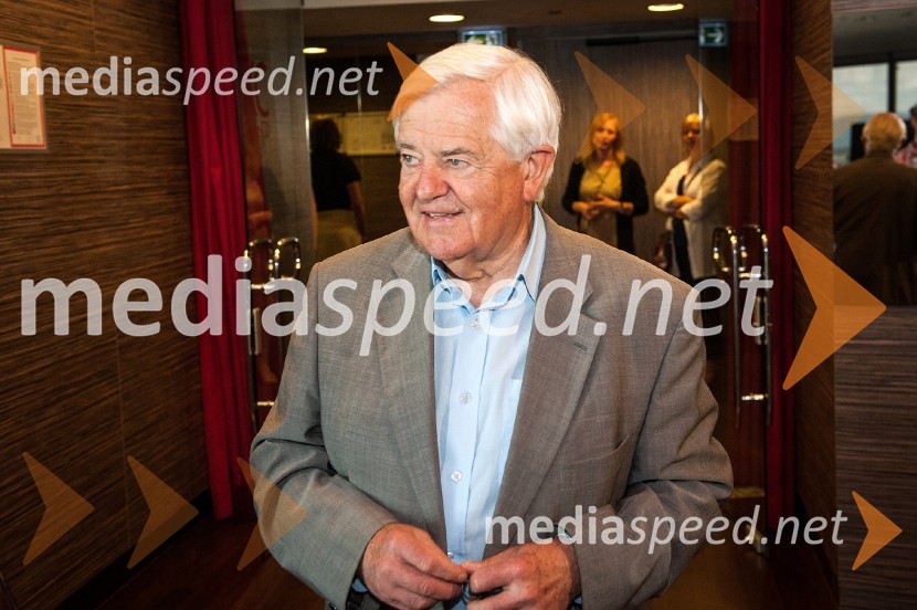  Milan Kučan, nekdanji predsednik Republike SlovenijeSlovenija in pika, predstavitev knjige