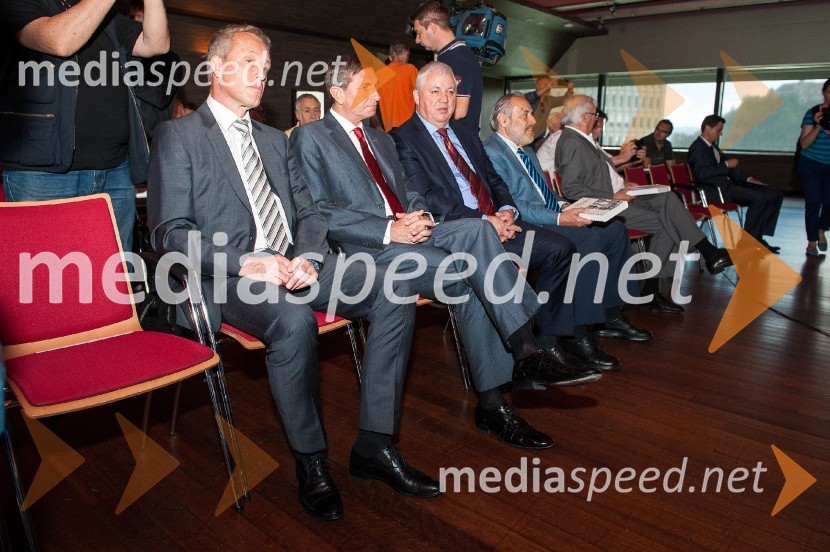  ... ;  Borut Pahor, predsednik Republike Slovenije;  Peter Tomšič, predsednik uprave, Mladinska knjiga Založba; prof. dr. Ernest Petrič, ustavni sodnikSlovenija in pika, predstavitev knjige