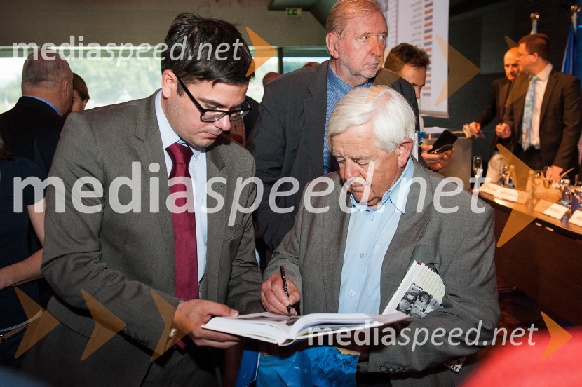  ... ;  Milan Kučan, nekdanji predsednik Republike SlovenijeSlovenija in pika, predstavitev knjige