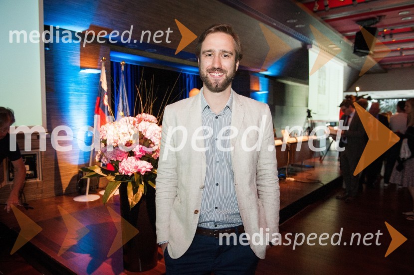   Ožbej Peterle, soavtor knjige Slovenija in pika!Slovenija in pika, predstavitev knjige