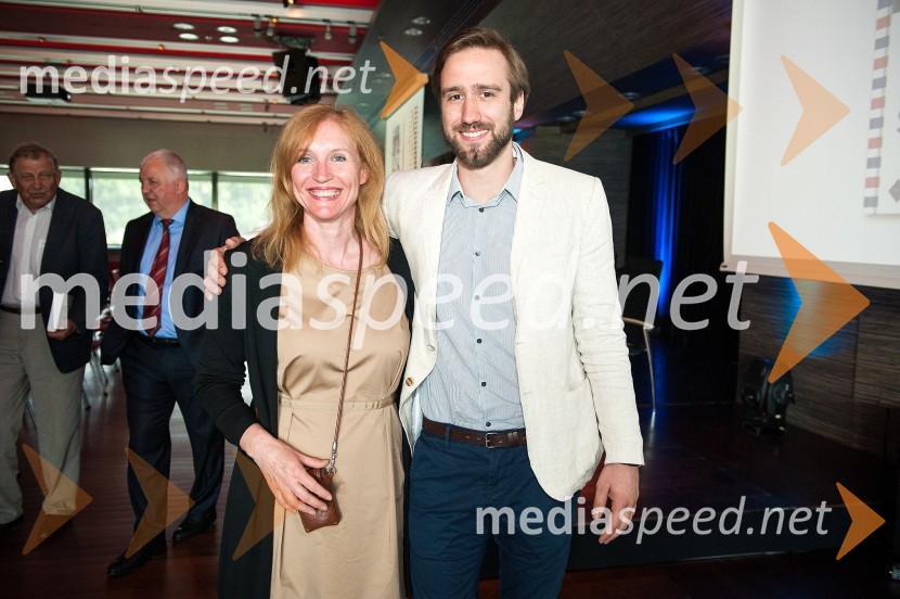  Laura Štraus Vuk, področje komuniciranja z novinarji, Založba Mladinska knjiga;   Ožbej Peterle, soavtor knjige Slovenija in pika!Slovenija in pika, predstavitev knjige