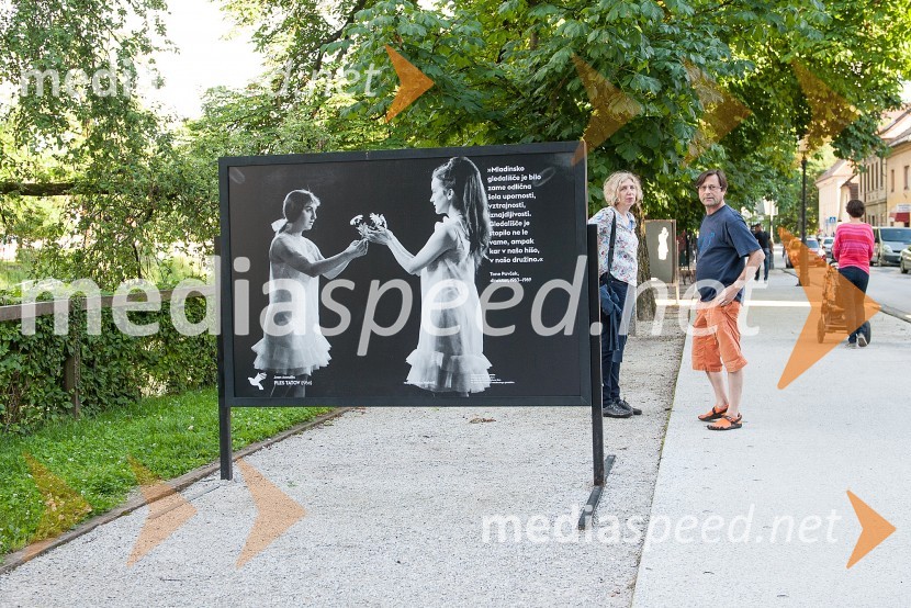  Mateja Dermelj, lektorica;  Uroš Maček, igralec60. let Slovenskega mladinskega gledališča, otvoritev razstave