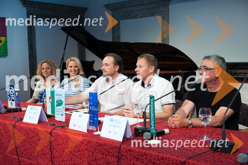  Petra  Grkman, Katrinas;  Katarina Habe, Katrinas;  Patrik Greblo, dirigent;  Tomaž Krajnčič, direktor marketinga in odnosov z javnostmi, Hypo Alpe-Adria-Banki;  Cole Moretti, glasbenikPoletna noč 2016, novinarska konferenca in predstavitev programa