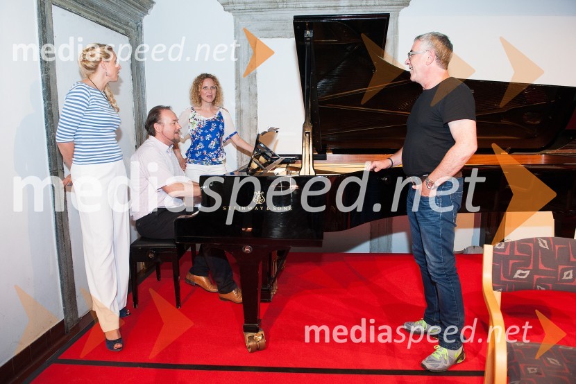  Katarina Habe, Katrinas;  Patrik Greblo, dirigent;  Petra  Grkman, Katrinas;  Cole Moretti, glasbenikPoletna noč 2016, novinarska konferenca in predstavitev programa