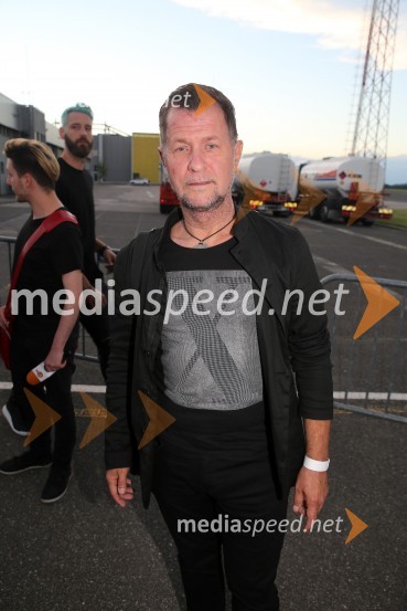  Andrej Okreša, novinarTerminal D8, modni spektakel