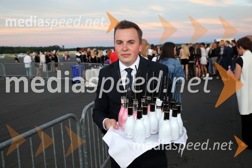 Terminal D8, modni spektakel