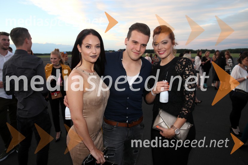  ... ;  Tim Kores - Kori, glasbenik;  ... Terminal D8, modni spektakel