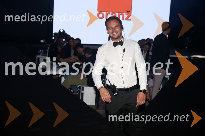  David KlobasaTerminal D8, modni spektakel