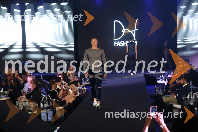 Terminal D8, modni spektakel