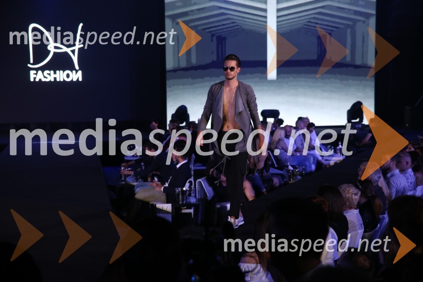 Terminal D8, modni spektakel