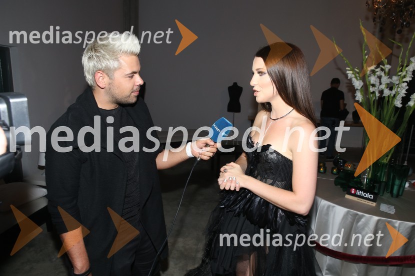  Nejc Simšič, novinar;  Maja Keuc, pevkaTerminal D8, modni spektakel