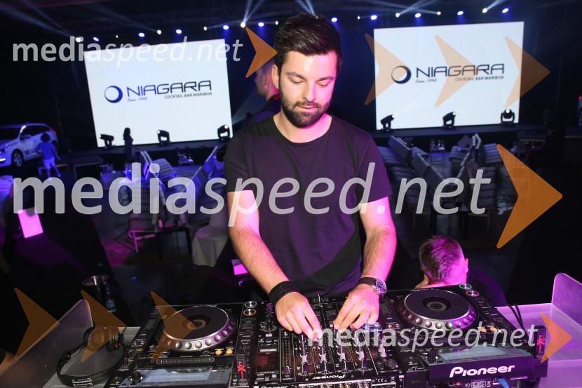  Tim Urbanja, DJTerminal D8, modni spektakel