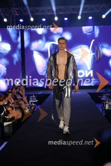 Terminal D8, modni spektakel