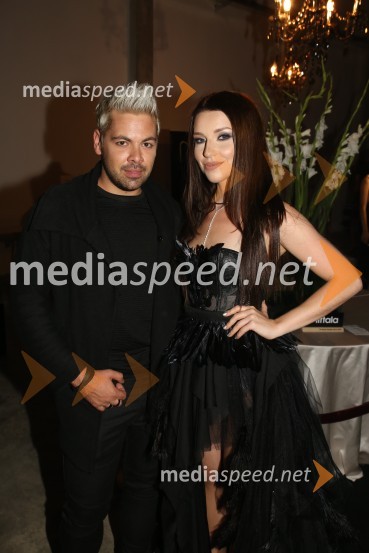  Nejc Simšič, novinar;  Maja Keuc, pevkaTerminal D8, modni spektakel