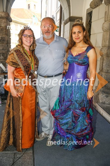  Urška Bračko, Mariborska vinska kraljica (2014 - 2016);  Rado Stojanovič, organizator Salona penečih vin, Slovenskega festivala vin, Martinovanja v Ljubljani, Ljubljanske vinske poti;  Sara Stadler, Vinska kraljica Slovenije 2016Ljubljanska vinska pot 2016