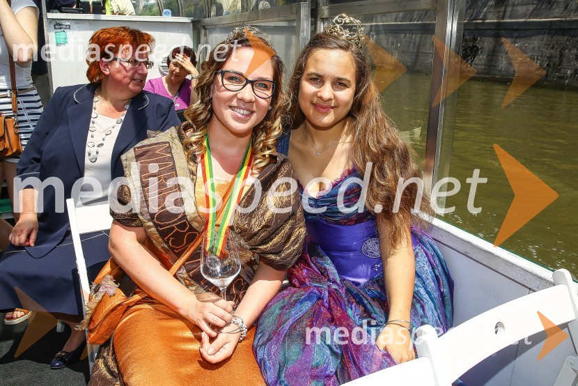  Urška Bračko, Mariborska vinska kraljica (2014 - 2016);  Sara Stadler, Vinska kraljica Slovenije 2016Ljubljanska vinska pot 2016