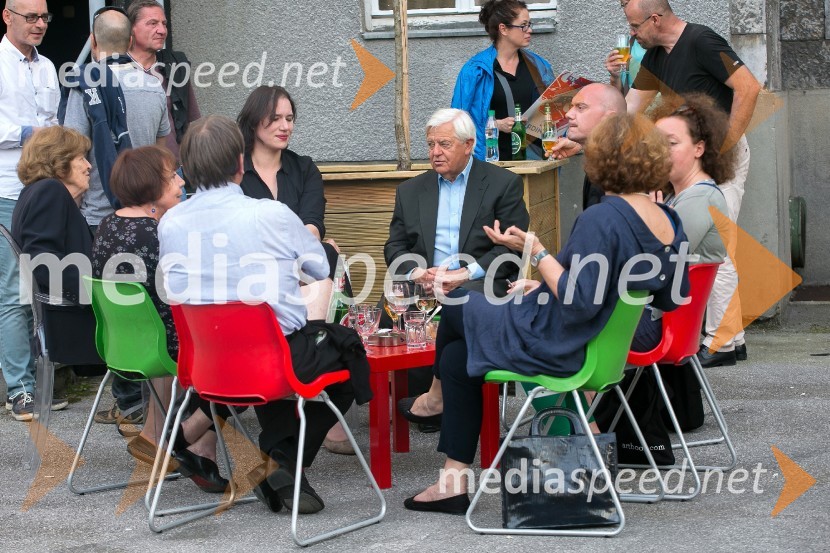  Katja Perat;  Milan Kučan, nekdanji predsednik Republike SlovenijePogovor z Milanom Kučanom v SMG