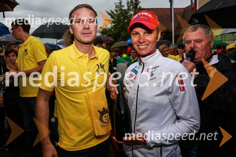  Borut Cvetkovič, direktor podjetja Radgonske gorice;  Teja  Gregorin, biatlonkaDan odprtih kleti 2016, Radgonske gorice