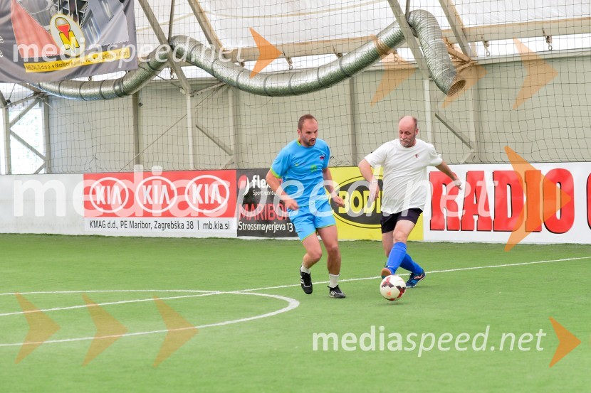 Matej  Vračko, Vinogradništvo Vračko, nogometaš slovenske vinske reprezentance;  ... Nogometna tekma med gostinci in vinarji