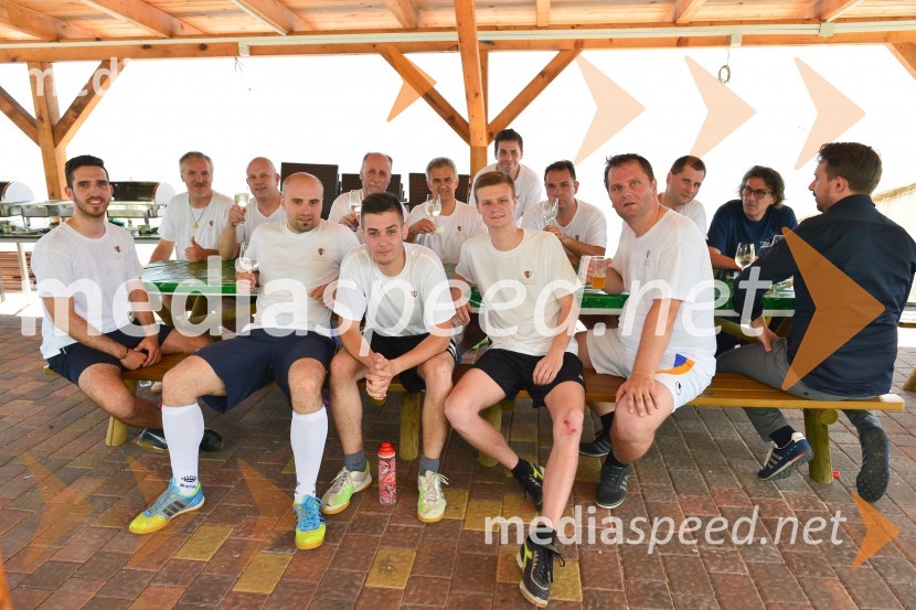 Nogometna tekma med gostinci in vinarji