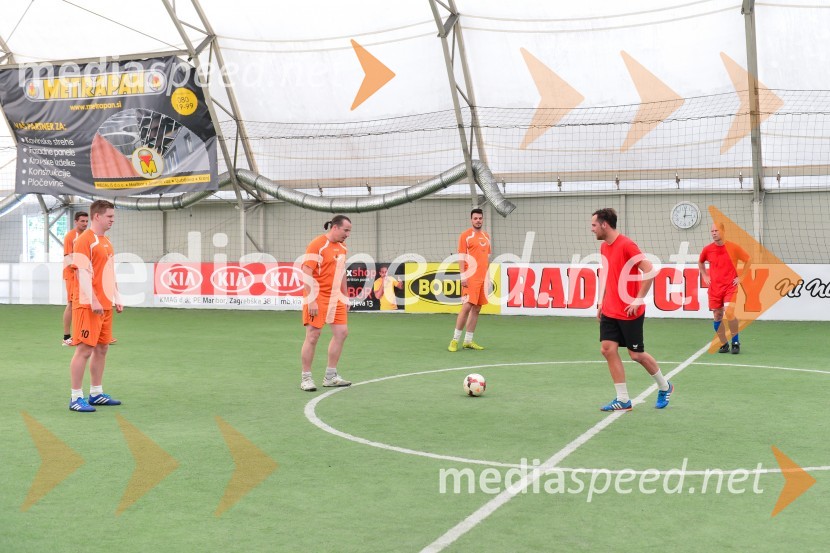 Nogometna tekma med gostinci in vinarji