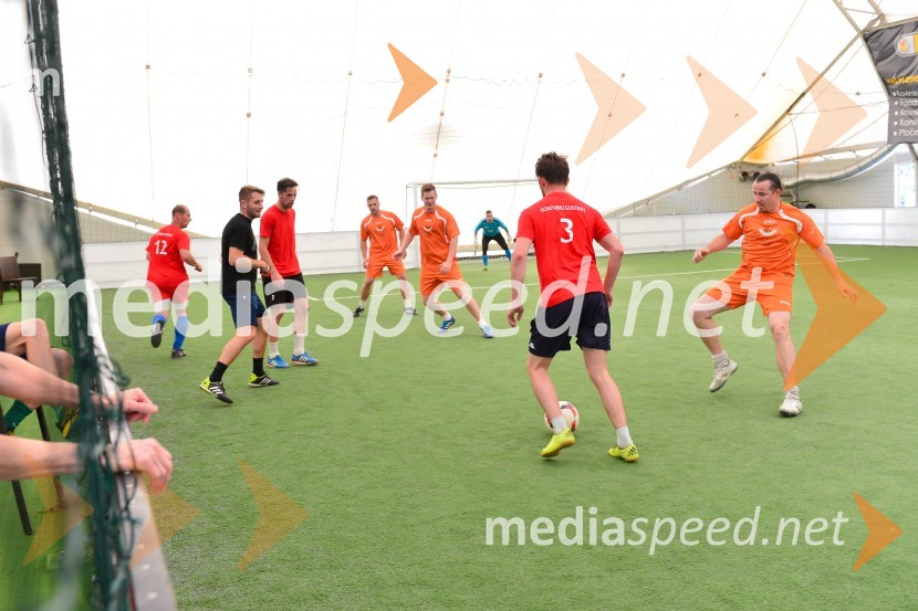 Nogometna tekma med gostinci in vinarji