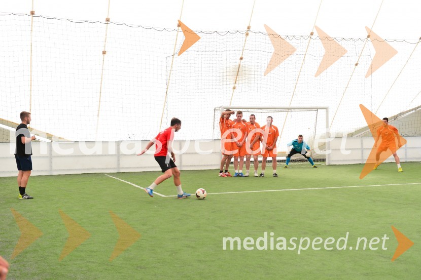 Nogometna tekma med gostinci in vinarji