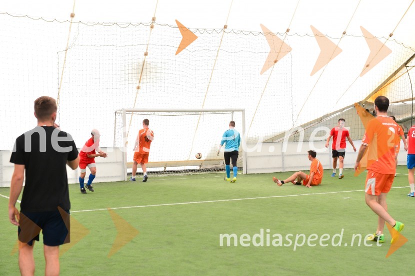 Nogometna tekma med gostinci in vinarji