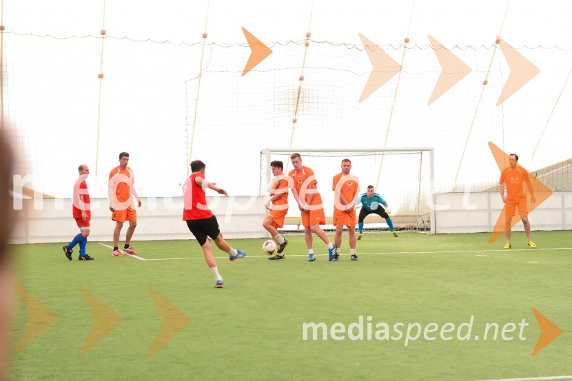 Nogometna tekma med gostinci in vinarji