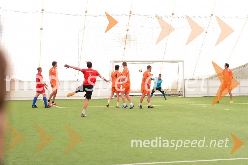 Nogometna tekma med gostinci in vinarji