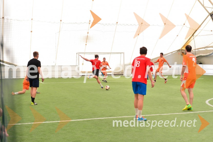 Nogometna tekma med gostinci in vinarji