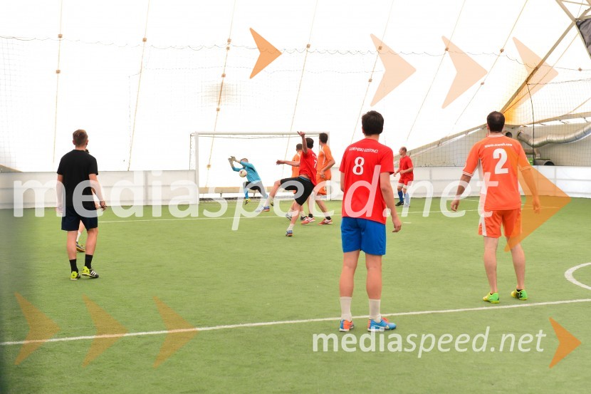 Nogometna tekma med gostinci in vinarji