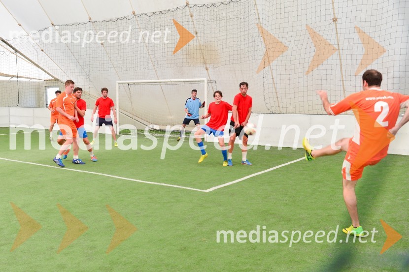 Nogometna tekma med gostinci in vinarji