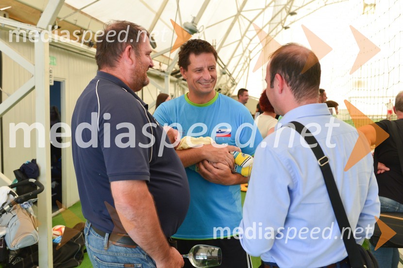  Sebastjan Rojs, selektor Vinske reprezentance Slovenije;  Robert Fišer;  ... Nogometna tekma med gostinci in vinarji