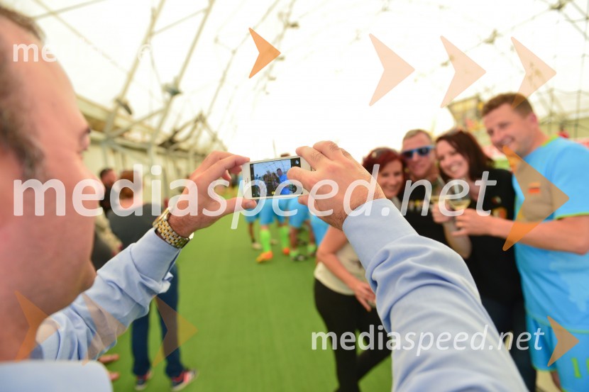 Nogometna tekma med gostinci in vinarji