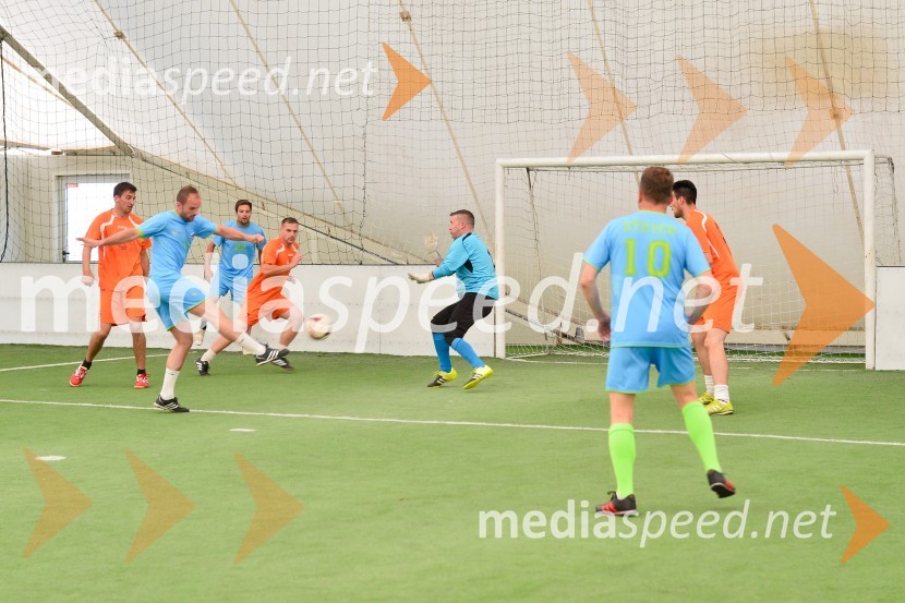 Nogometna tekma med gostinci in vinarji