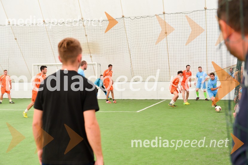 Nogometna tekma med gostinci in vinarji