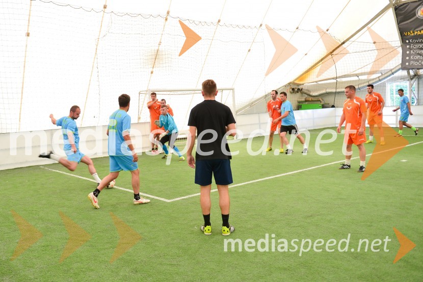 Nogometna tekma med gostinci in vinarji