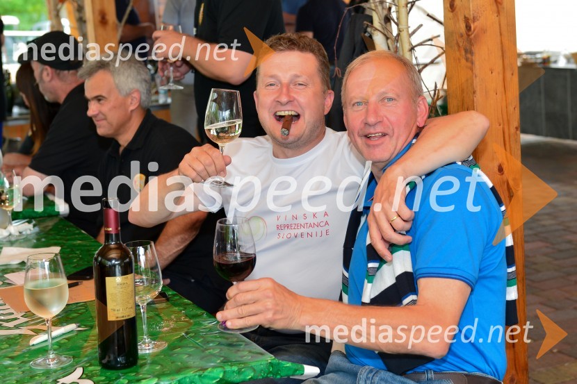  Danilo Steyer,   vinar, Steyer Vina; vinski vitez, predsednik Vinske reprezentance Slovenije;  ... Nogometna tekma med gostinci in vinarji