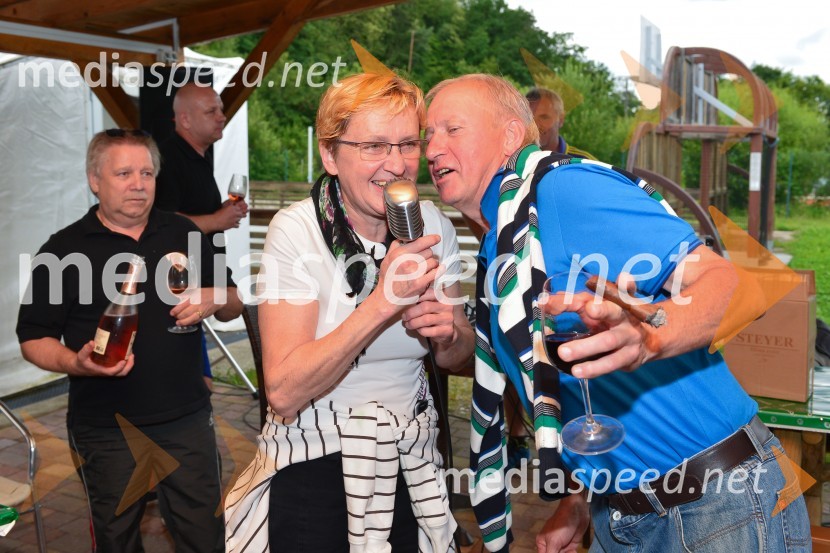 Nogometna tekma med gostinci in vinarji