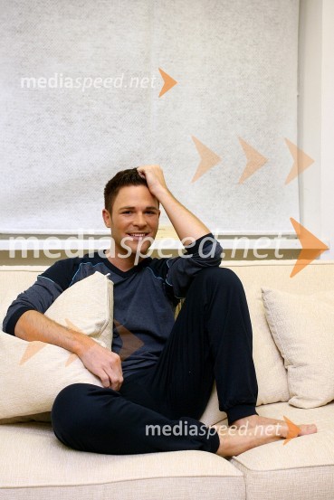 Sebastian, pevecZnani Slovenci v pižamah