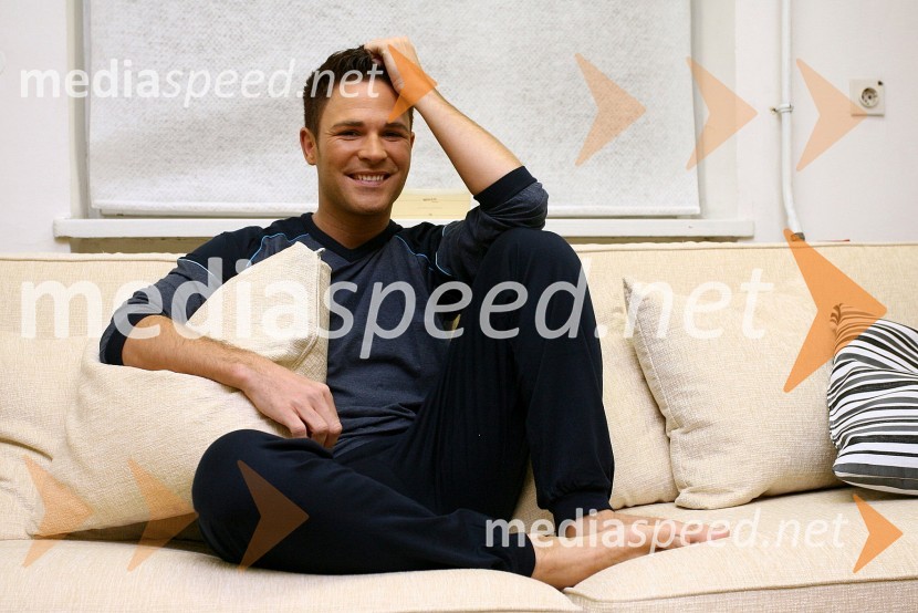 Sebastian, pevecZnani Slovenci v pižamah