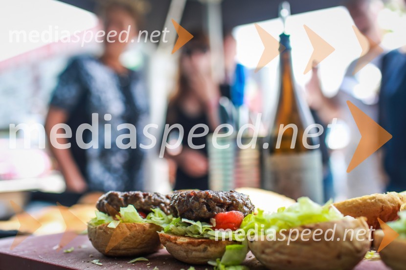 Odlični Wild West burgerjiWILD WEST, dan odprtih vrat Summit avto